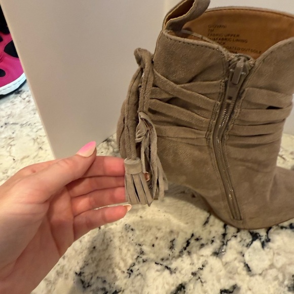 Steve Madden Giovanni Booties - Picture 4 of 10